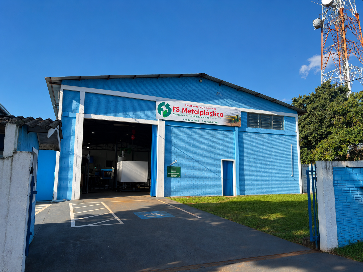Fachada da fábrica da FS Metalplástica em Cascavel-PR