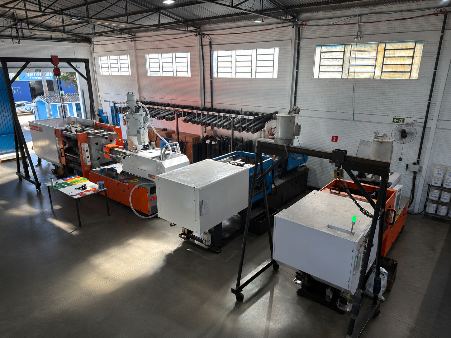 Injetoras em operação no parque fabril da FS Metalplástica